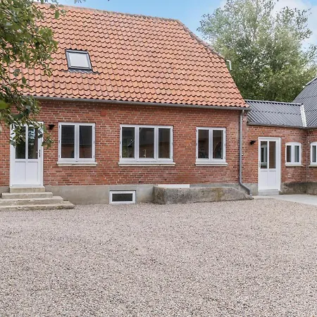Beautiful In With Kitchen Holiday home